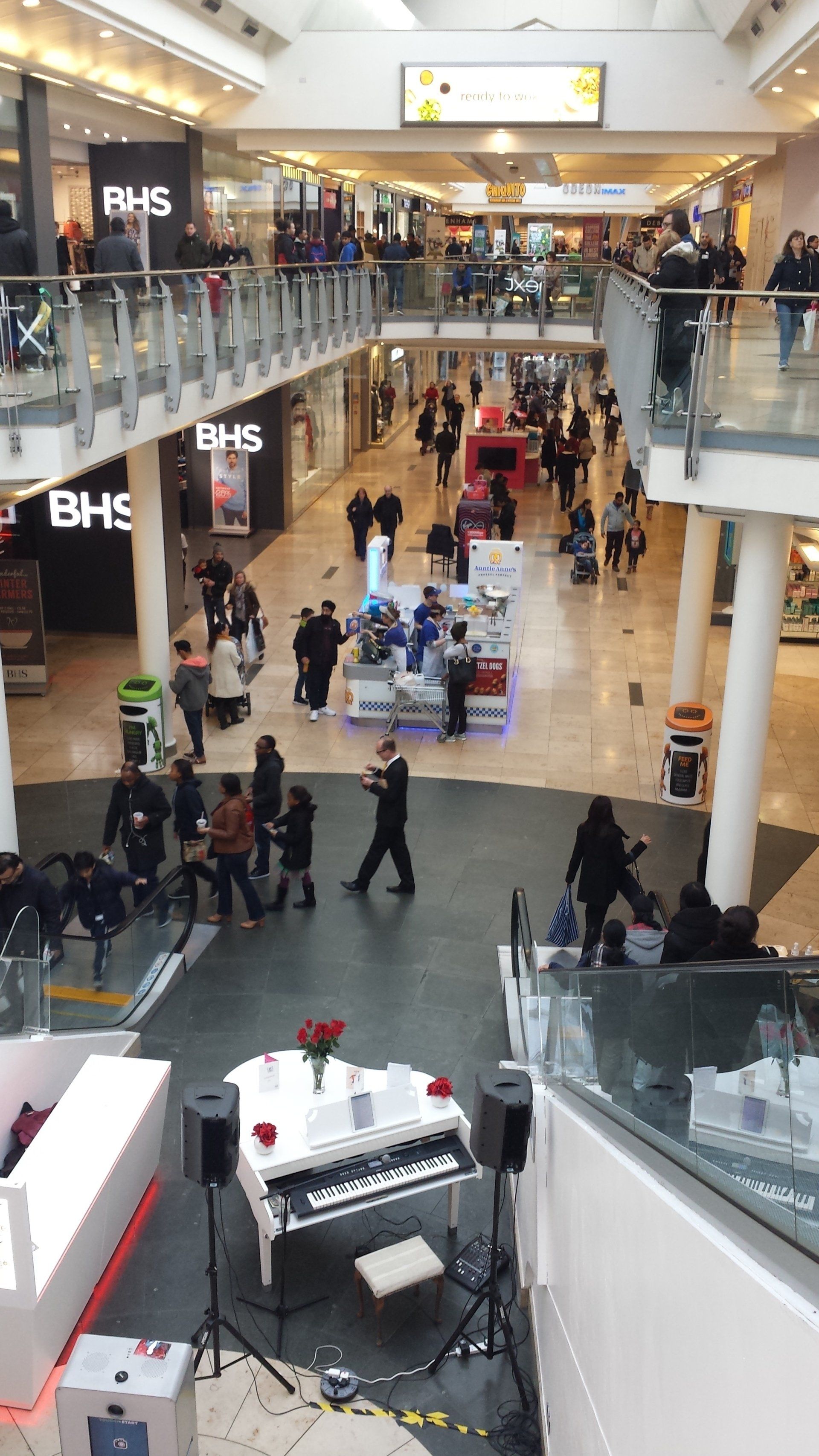 Performing in Intu in Uxbridge for Valentine's Day