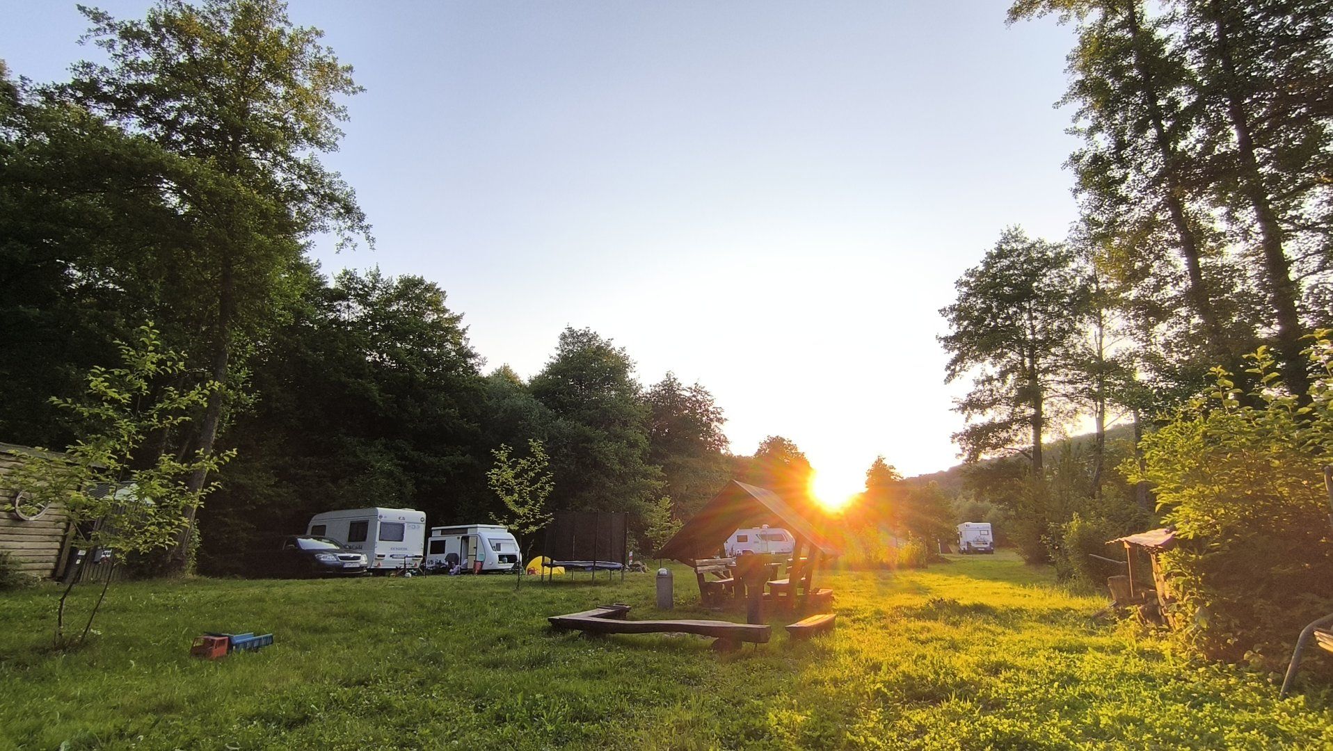 Hammer Lake Camp naplementekor