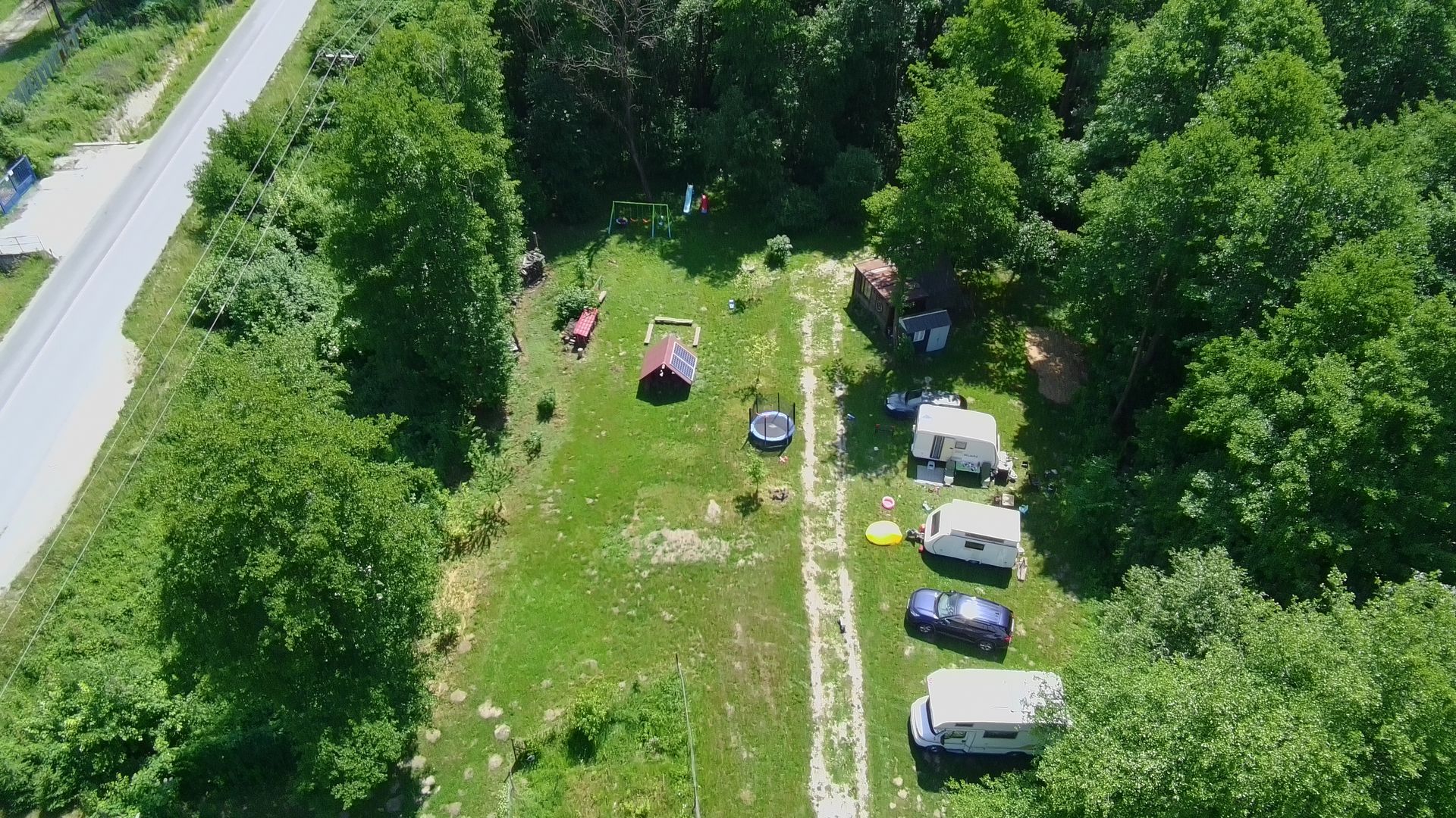 Dronový záber  Hammer Lake Camp