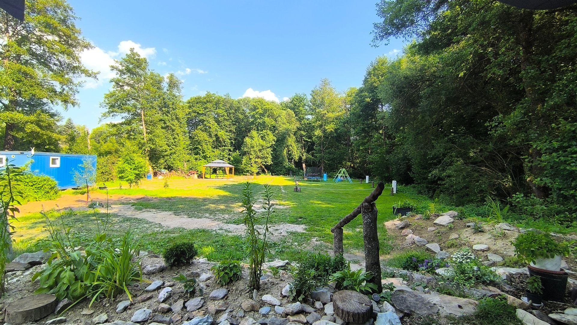 Hammer Lake Camp z diaľky