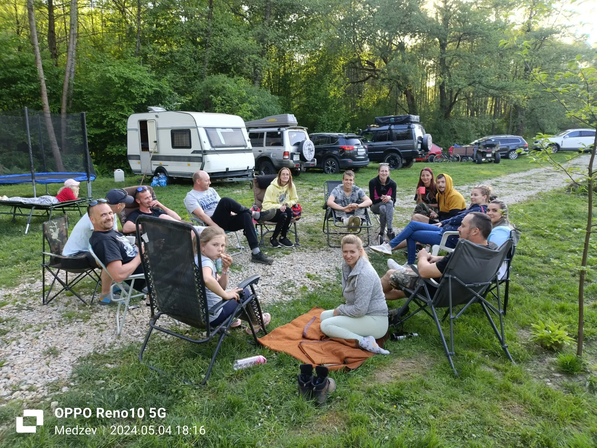 családi összejövetel a Hammer Lake Camp