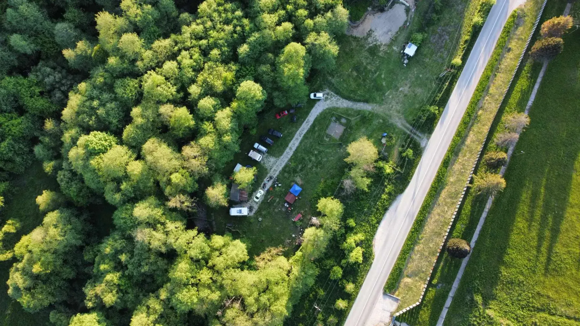 Hammer Lake Camp - dronový záber