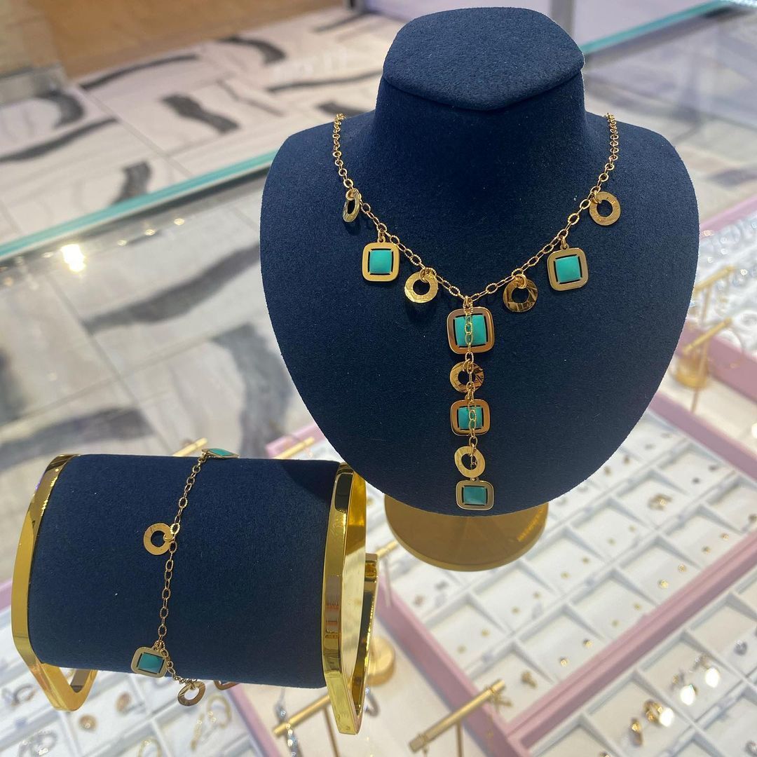 A necklace and bracelet are on display on a mannequin