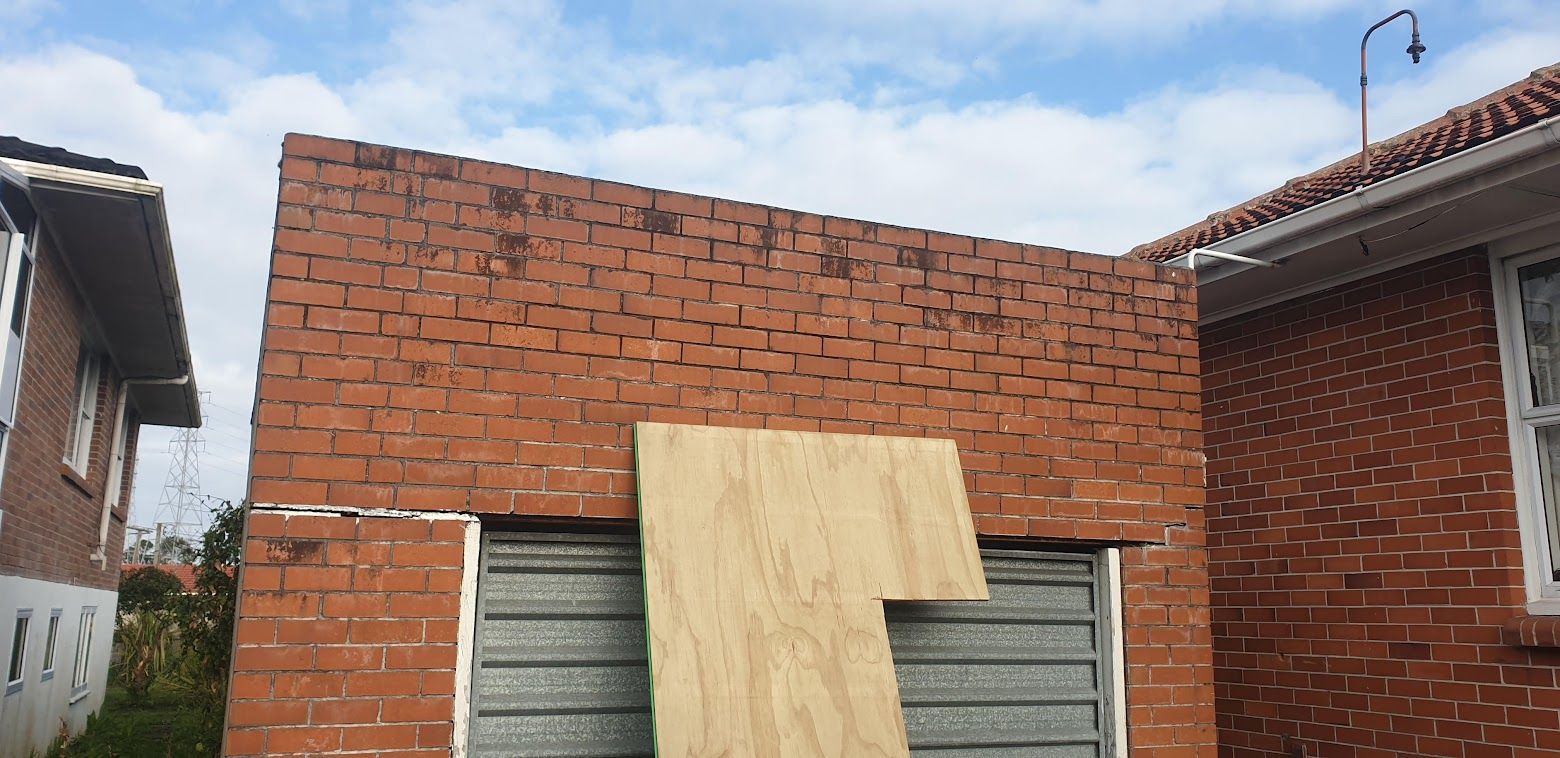 parapet about to fall down