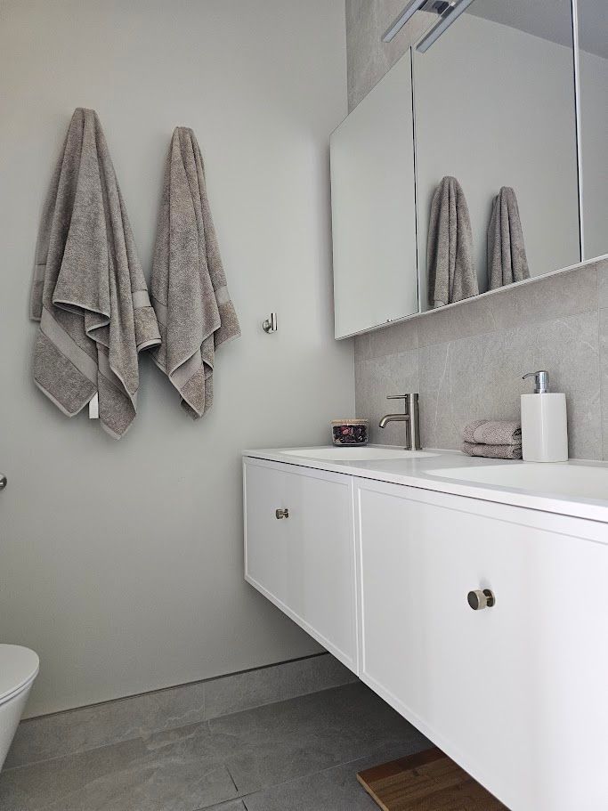 bathroom vanity and mirror