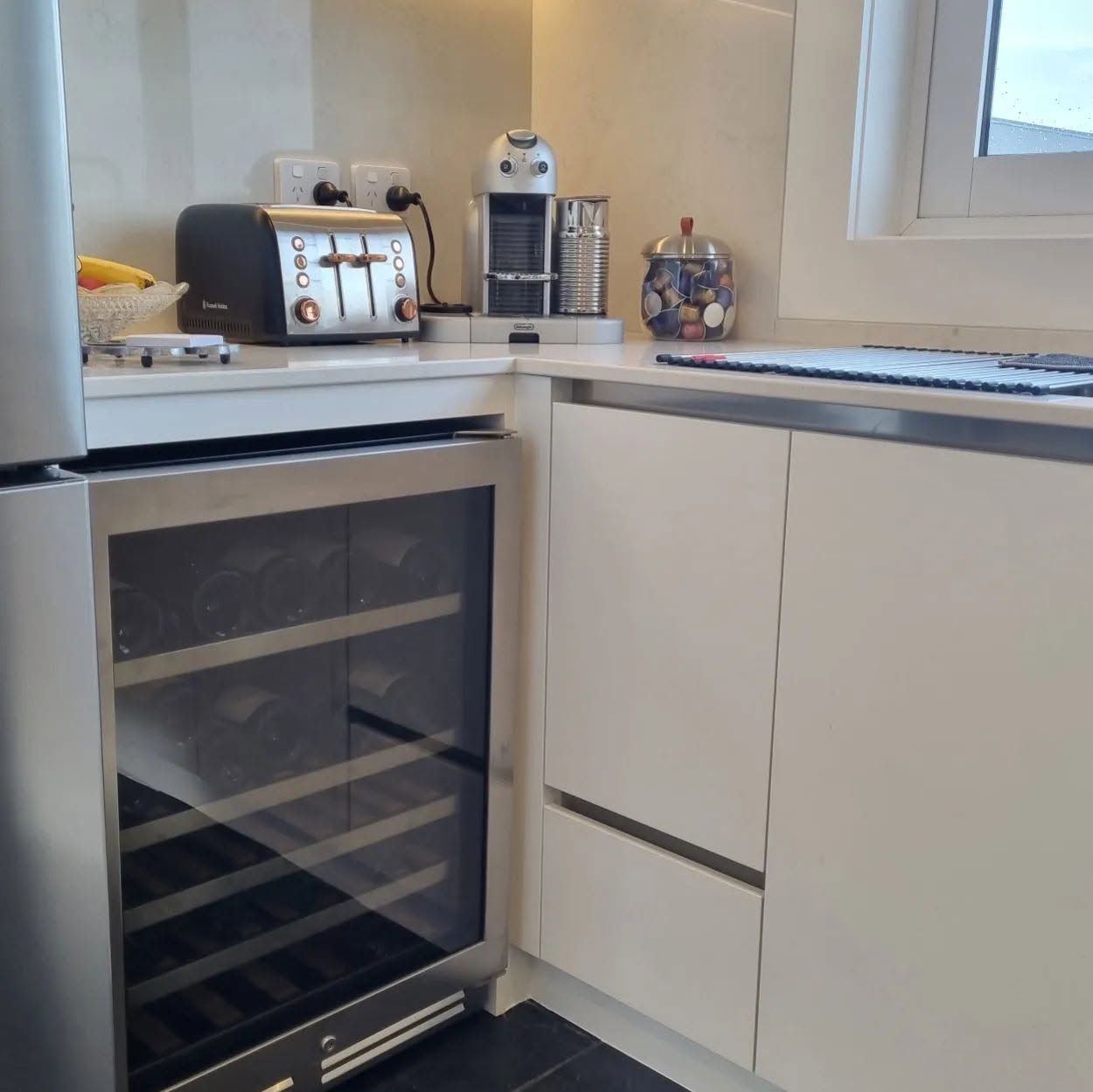 White kitchen
