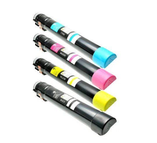 Quatro cartuchos de cores diferentes estão empilhados uns sobre os outros em um fundo branco.