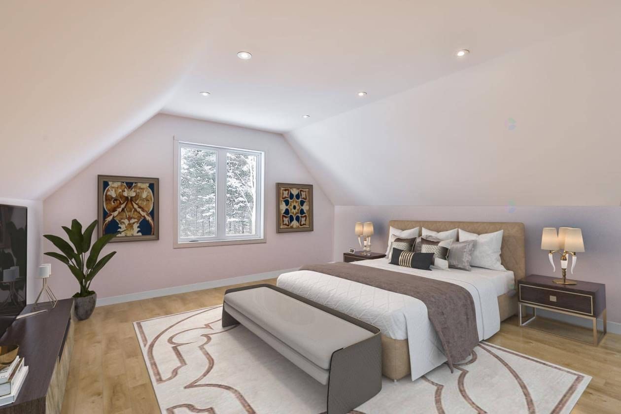 Chambre avec plafond mansardé, lit, fenêtre, banc, œuvres d'art, deux tables de chevet avec lampes et parquet.