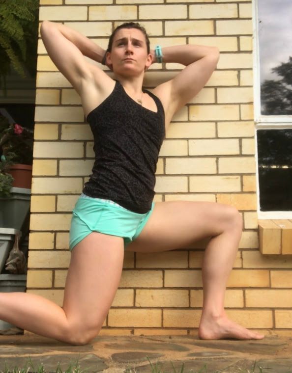 Image of a woman showing THORACIC LUNGE ROTATION