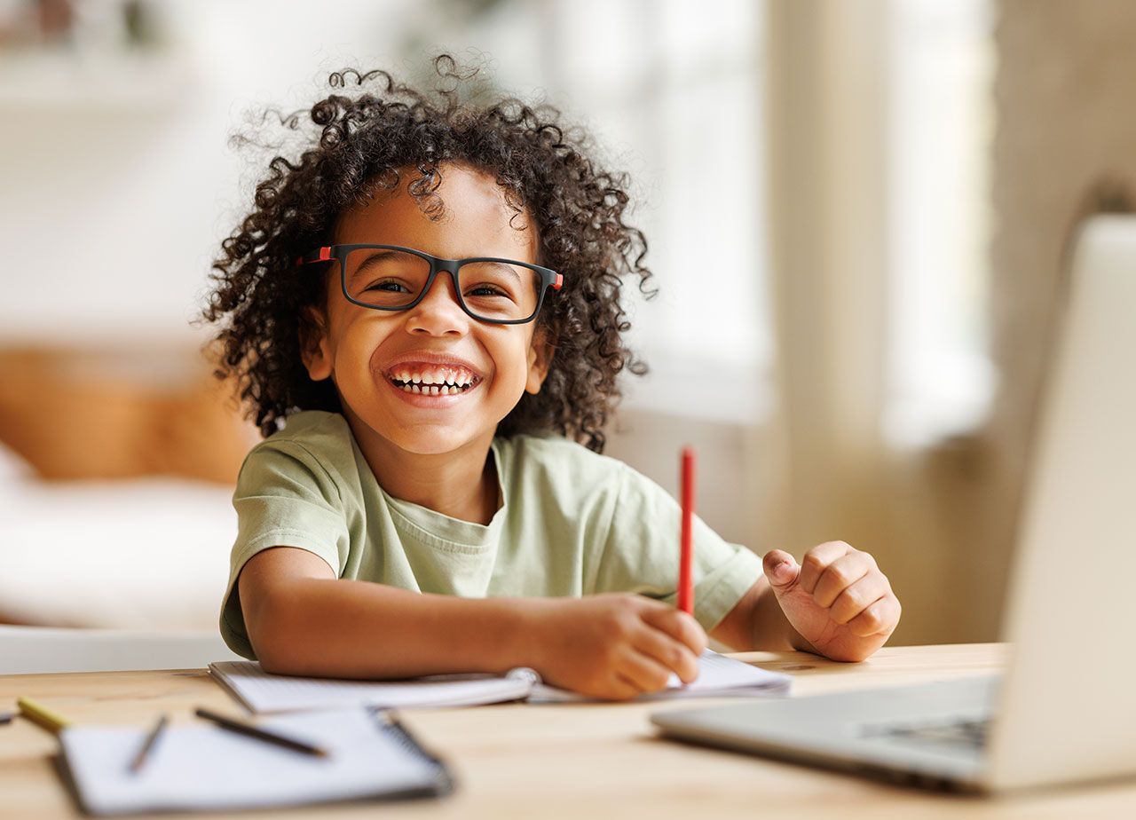 Pediatric Dental Crowns in Gallatin: White vs. Silver Crowns for Baby Teeth