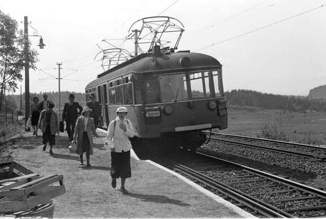 Tirsdag 5. november kl. 18. Bærumsbanen 100 år I 1924 åpnet Bærumsbanen og i anledning jubileet vil Erik W. Johansson holde et foredrag om Bærumsbanen. Foredraget avholdes på Haslum seniorsenter (Nesveien 5), starter kl. 18 og det er gratis adgang. Det er begrenset parkeringsmuligheter på Haslum seniorsenter og andre parkeringsmuligheter eller transportmetoder anbefales.
