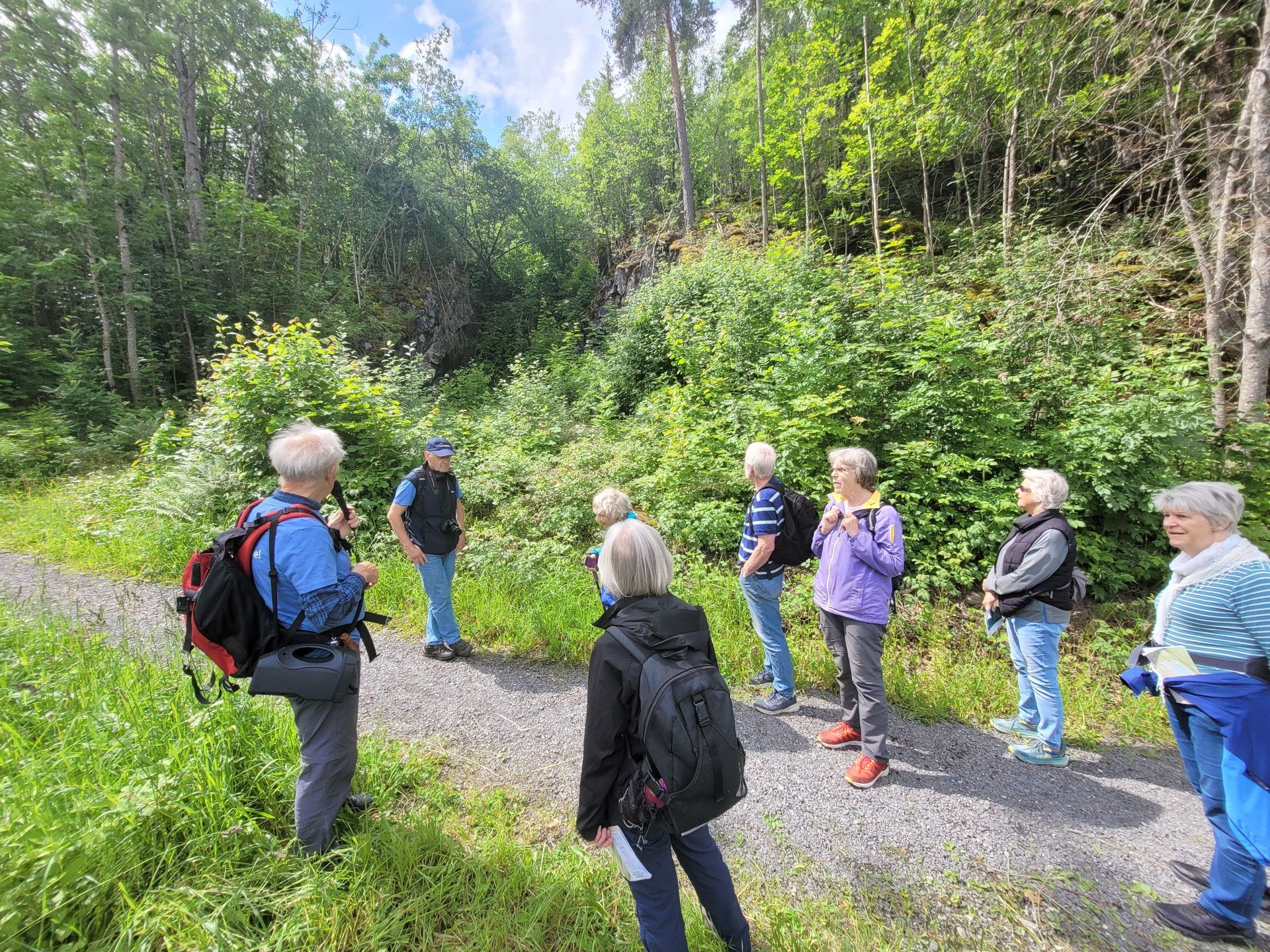 I høyden over Finsrudvannet finner vi kalkbruddet til kalkovnen her.