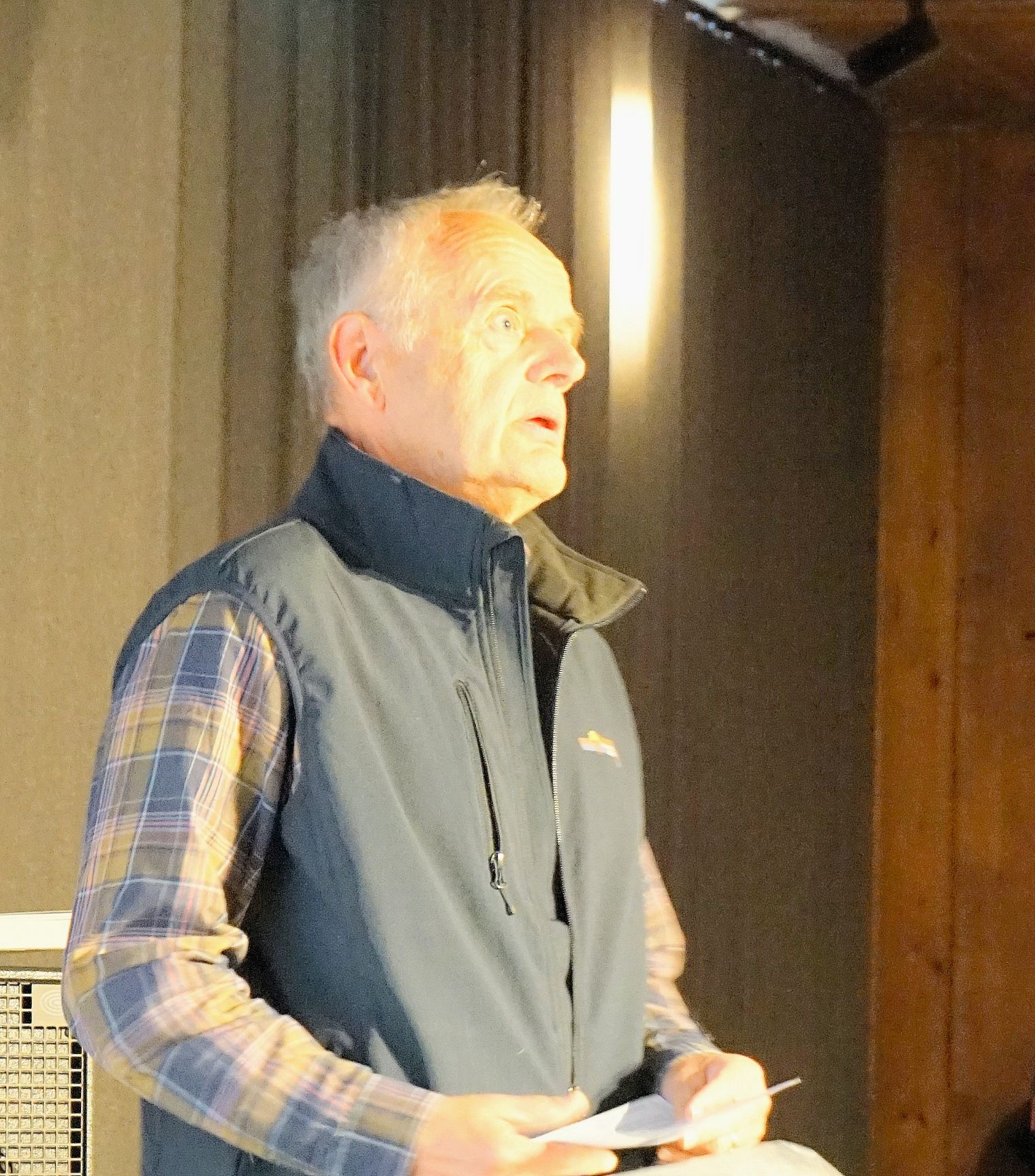 Bjørn Frodahl var en svært kvalifisert kandidat til denne utmerkelsen, sa Historielagets leder Erling Bergsaker. Først som leder av laget gjennom flere år. Deretter som svært velvillig til å bistå med sin erfaring og kunnskap inn i Historielagets komitéer og utvalg. Det bør også nevnes, mente Erling Bergsaker, hans bistand til å dele sin kunnskap om lokalhistorien i form av foredrag. Sist under lagets julemøte på Ringhøyden seniorsenter i desember.