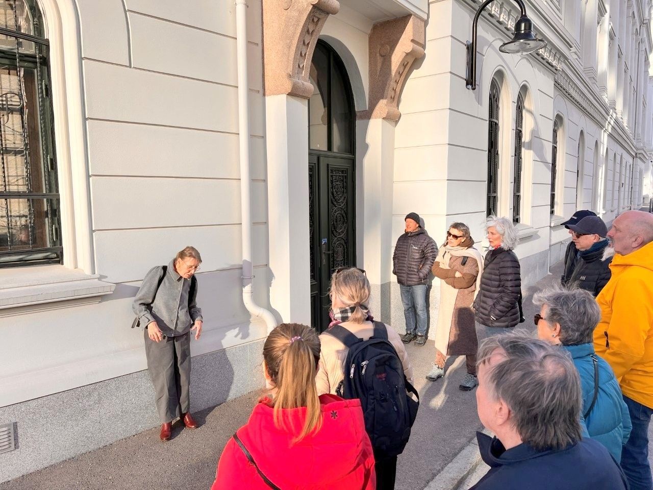 Her står vi foran Victoria Terrasse - Gestapos hovedkvarter under okkupasjonen (Foto:      )
