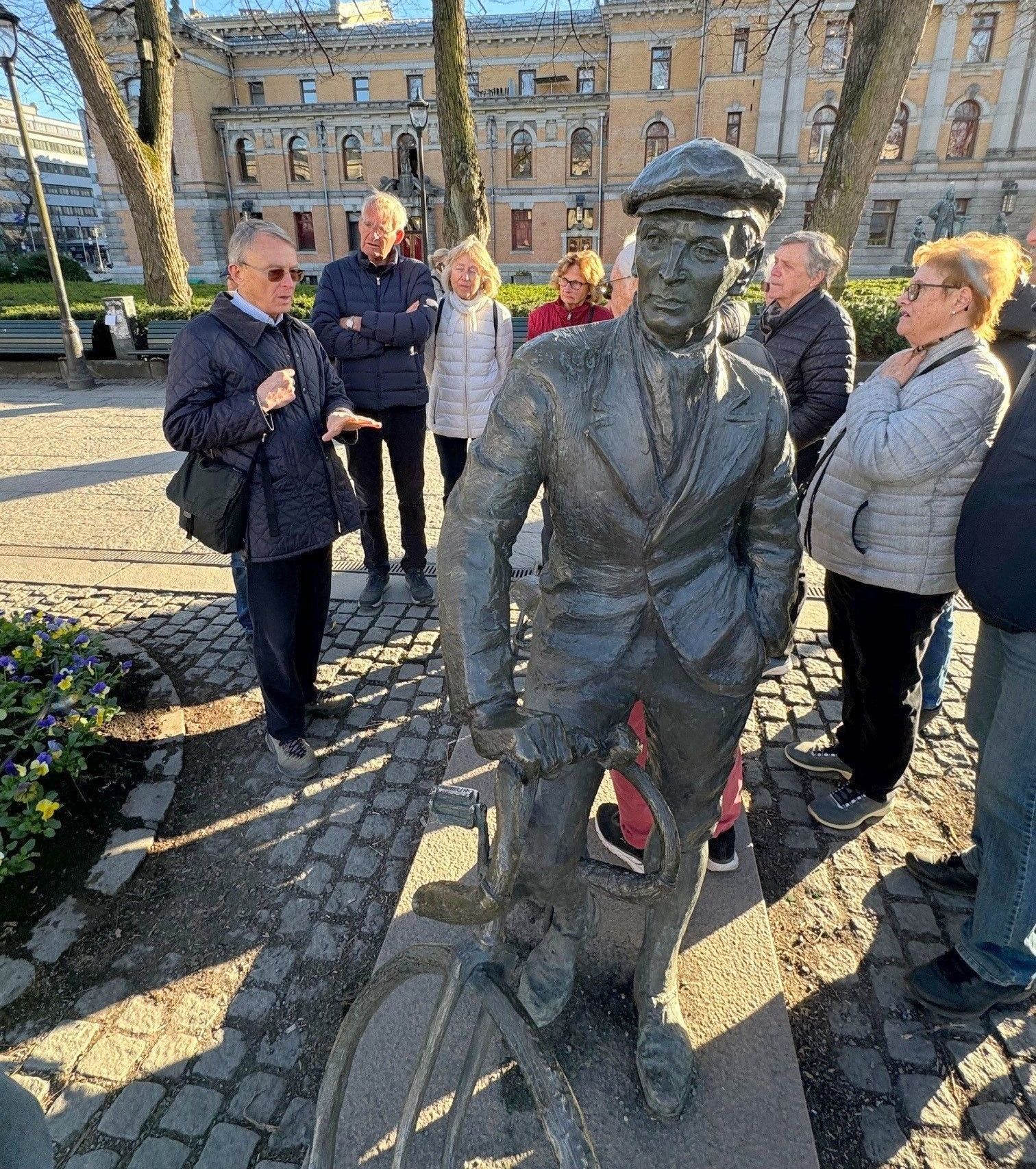 Da Norge ble invadert, jobbet Gunnar Sønsteby som revisorassistent. Han meldte seg til tjeneste 22 år gammel,  og fulgte de norske styrkene opp i Østre Gausdal. Han ble Norges  mest dekorerte  borger (Foto: Vidar Ekstrøm).