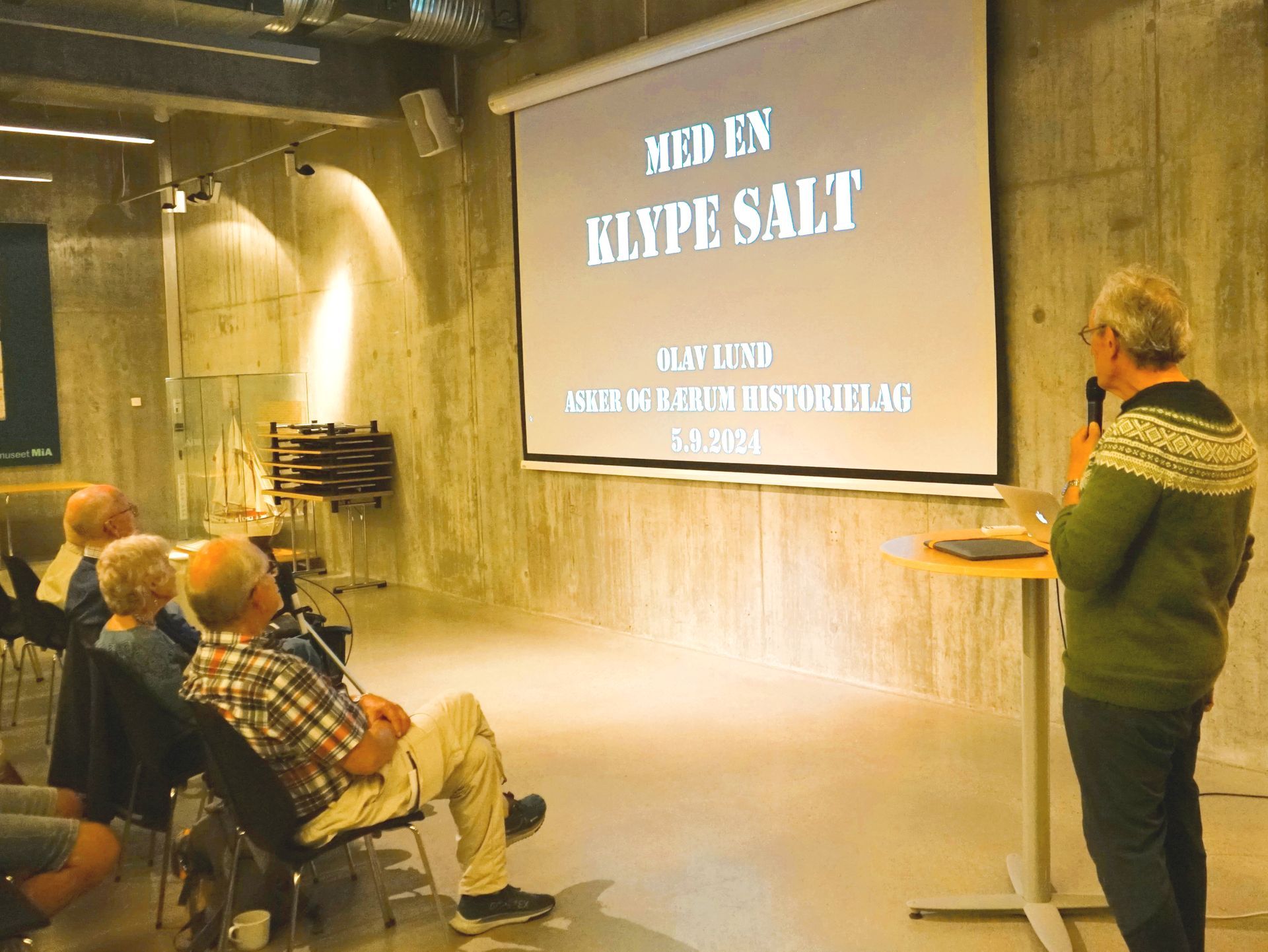 Lege Olav Lund holdt hadde et interessant og underholdende salt-foredrag på Historielagets møte i Oslofjordmuseet. 