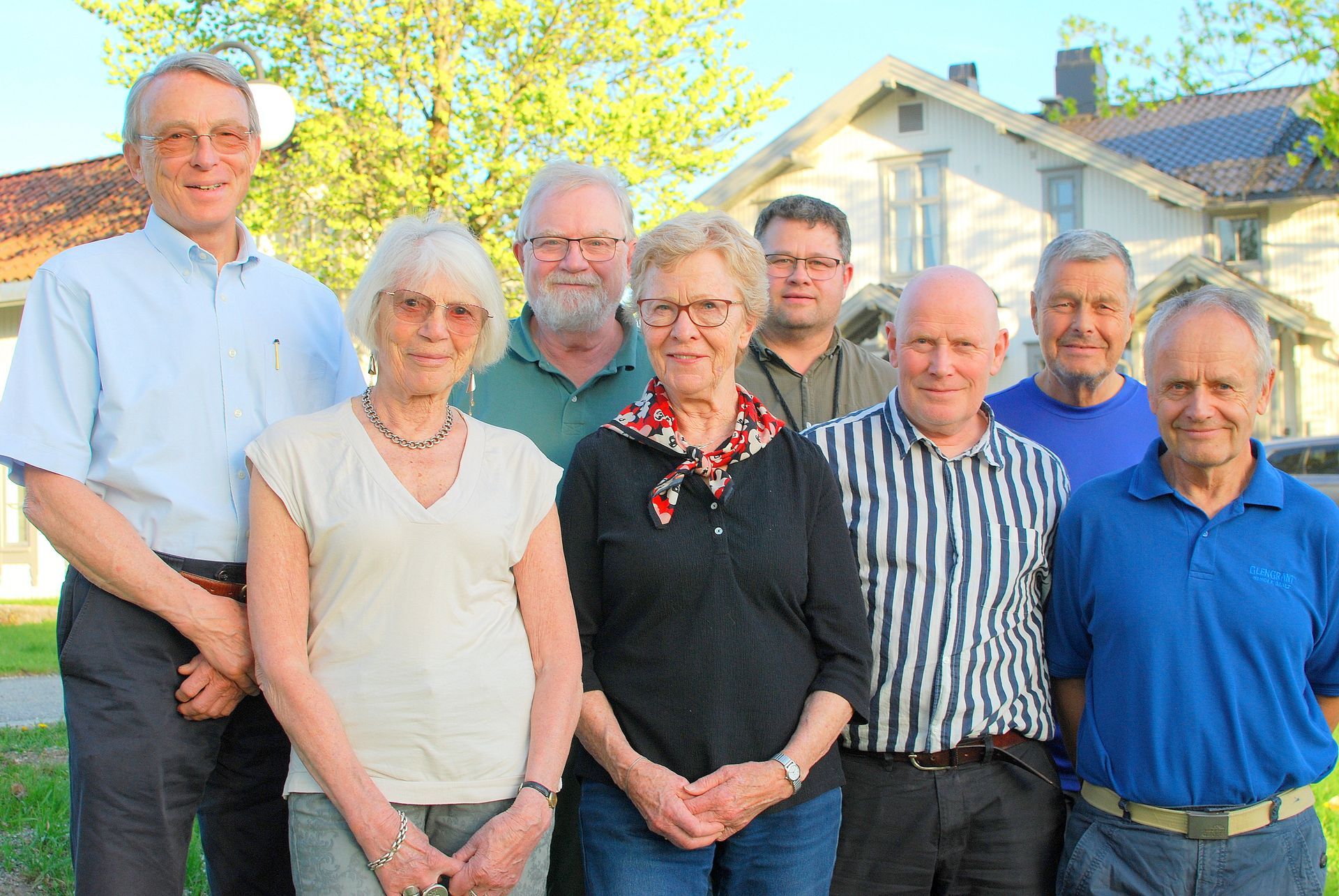 Det nye Styret i Historielaget: F.v. Søren Swensen, Lis Weber, Rolf-Egil Larsen, Eva Holo Kostveit, Steinar Kristensen, Vidar Ekstrøm, Martin Nickelsen, Erling Bergsaker (leder).