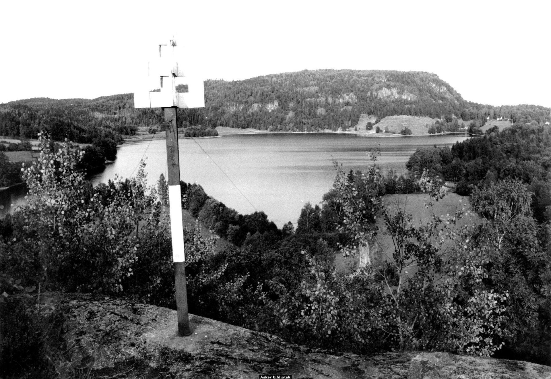 Fra Vindkovan var det god oversikt til både Skaugumåsen og Djupedalsåsen. (Bilde: Vidar Ekstrøm)