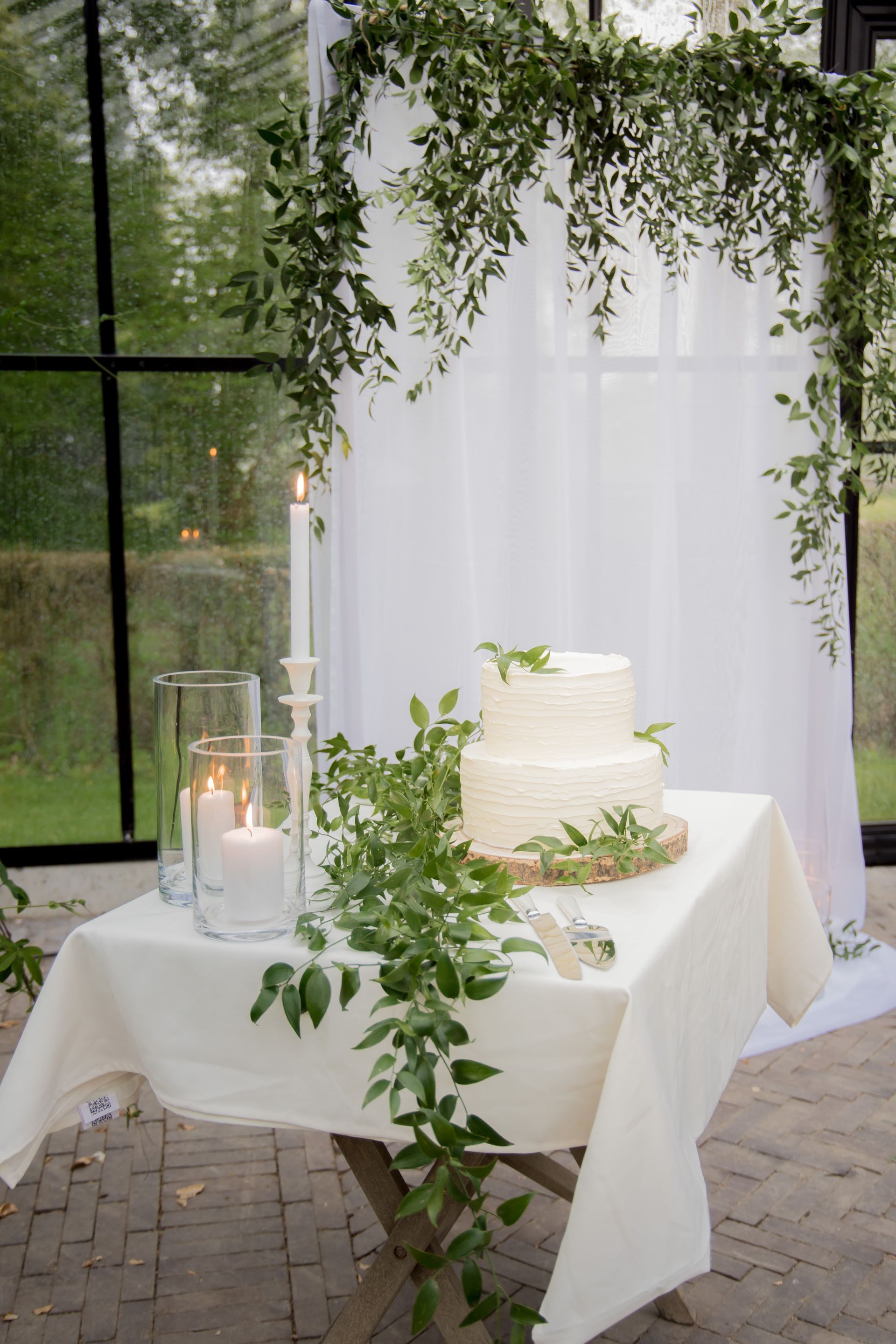 Bruidstaart met backdrop