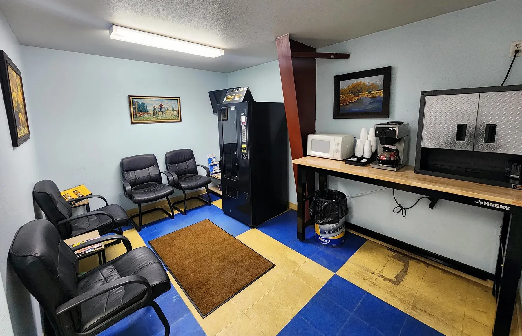 Our wait room | Stuart's Hometown Auto