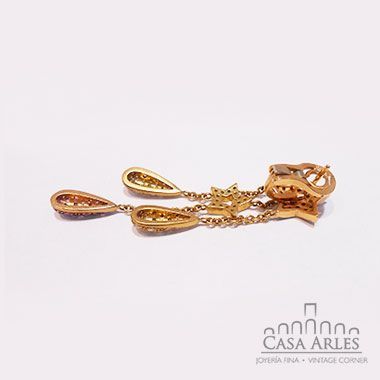 Aretes de oro con piedras preciosas