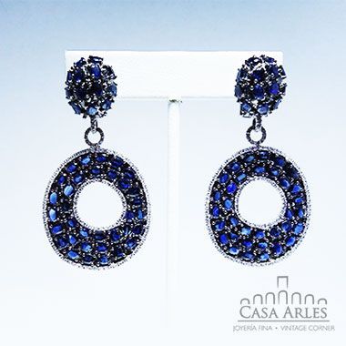 Aretes azules