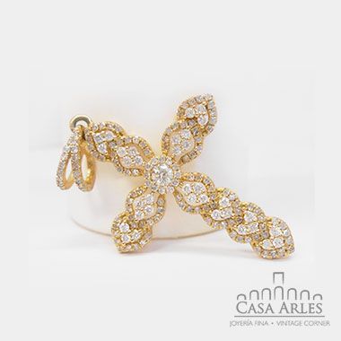 Dije de oro de cruz