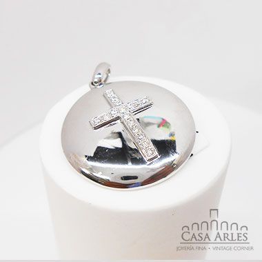 Dije de oro blanco de cruz