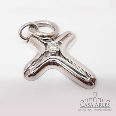 Dije de oro blanco de cruz con piedra