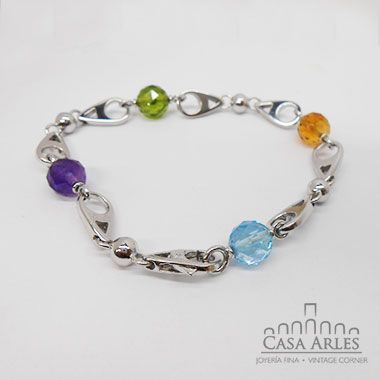 Pulsera de oro blanco con detalles de piedras de colores