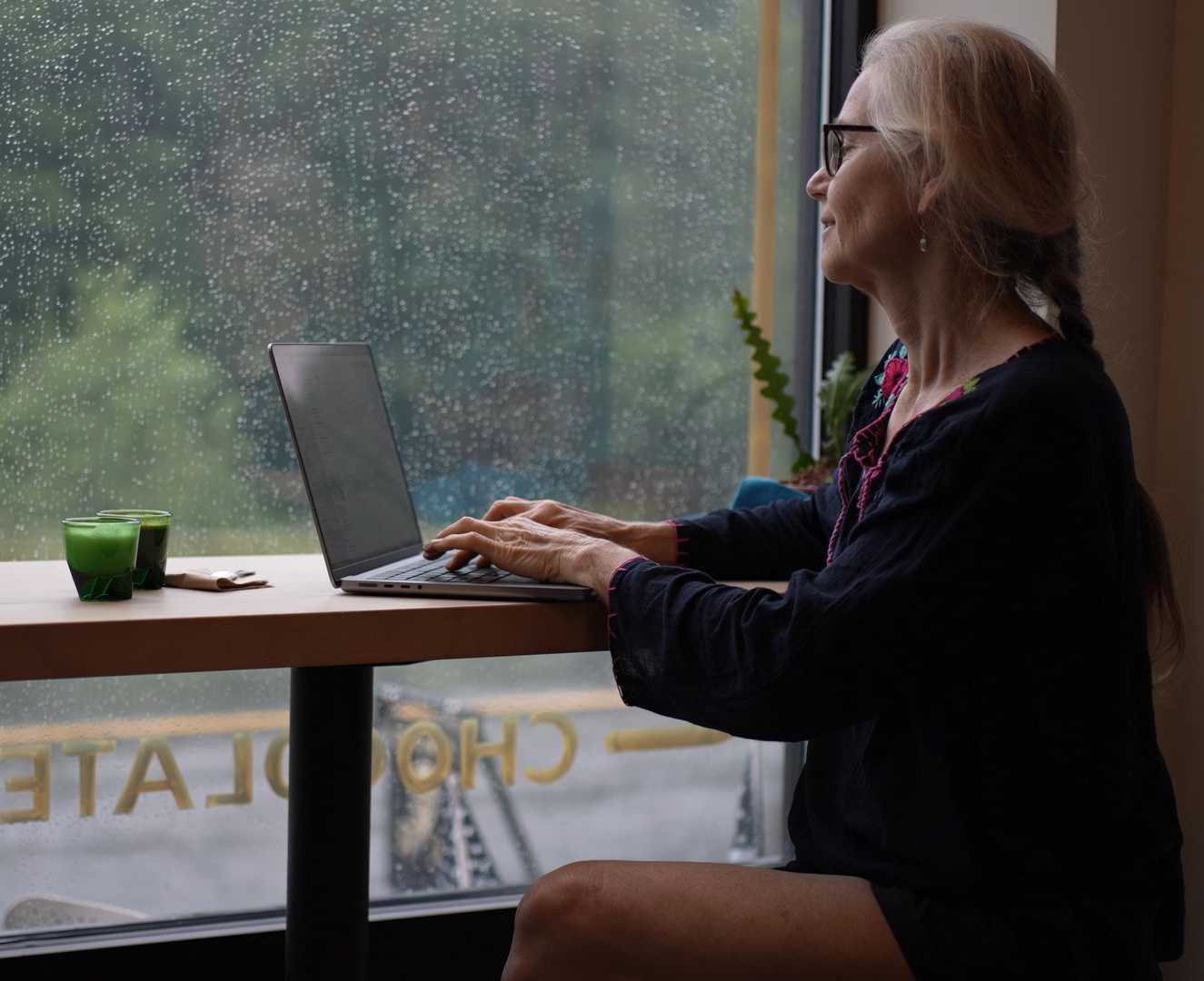 A female client meeting virtually with Bob Leonard for Family Law or Probate Law advice