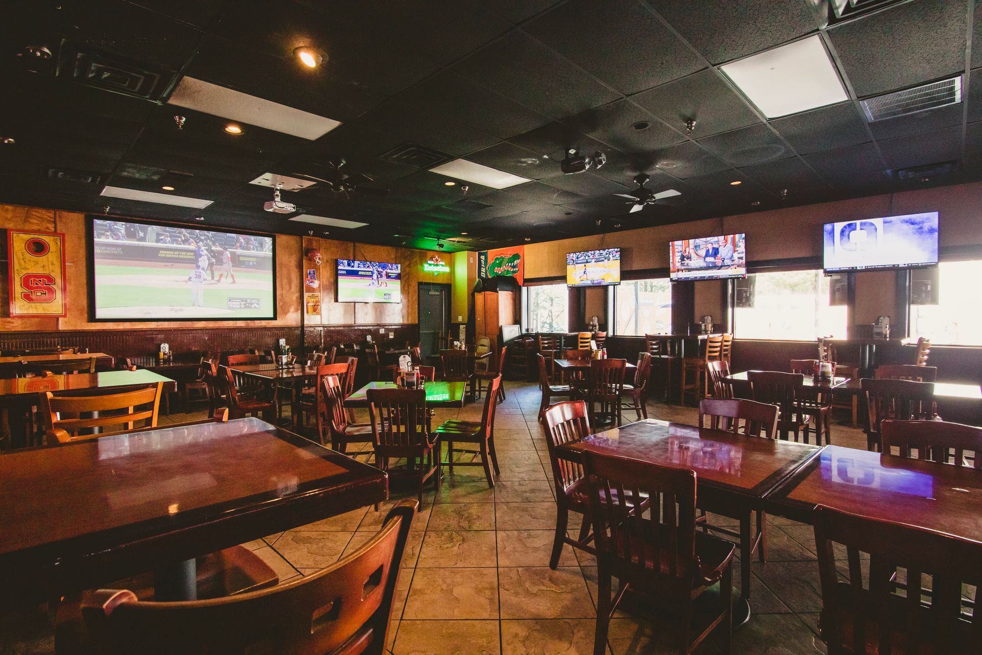 Capacity: 100 Seated
Multiple Large TVs
AV Included
$500 per Hour Food and Beverage Minimum