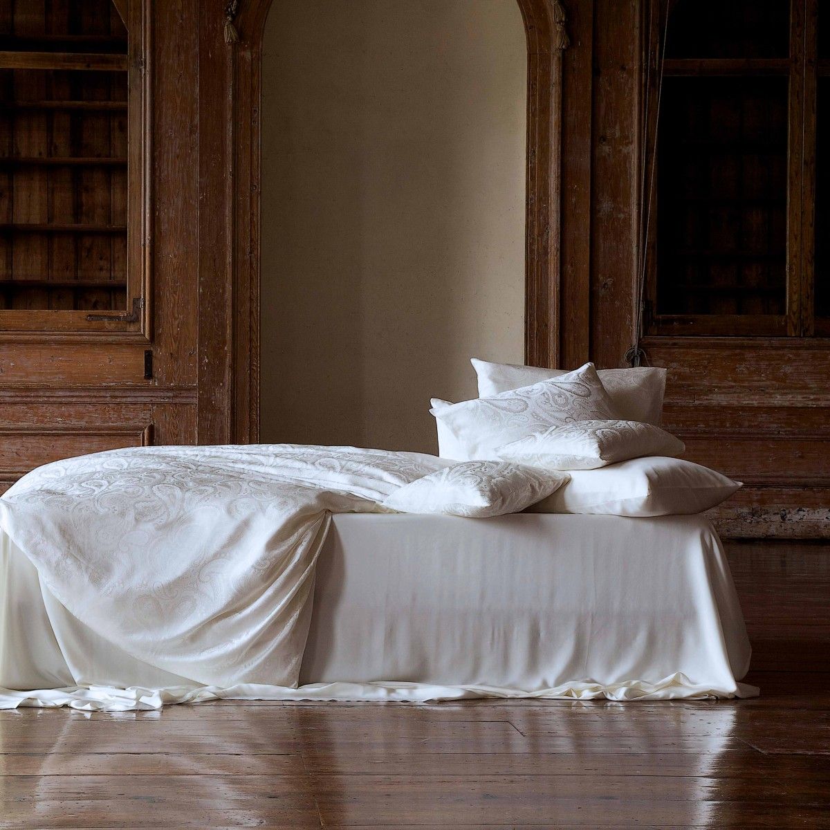 Anti-aging bed linen