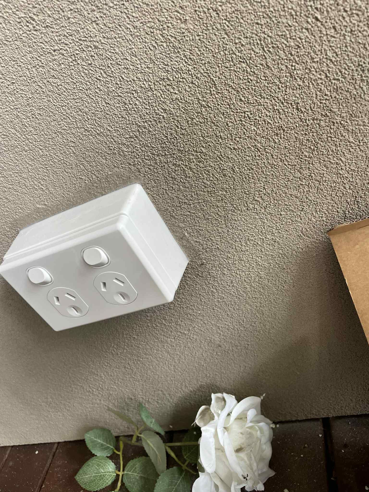 Light put on a wall professionally 