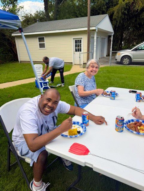 Different homes gathered for Labor Day at Francis Drive 04