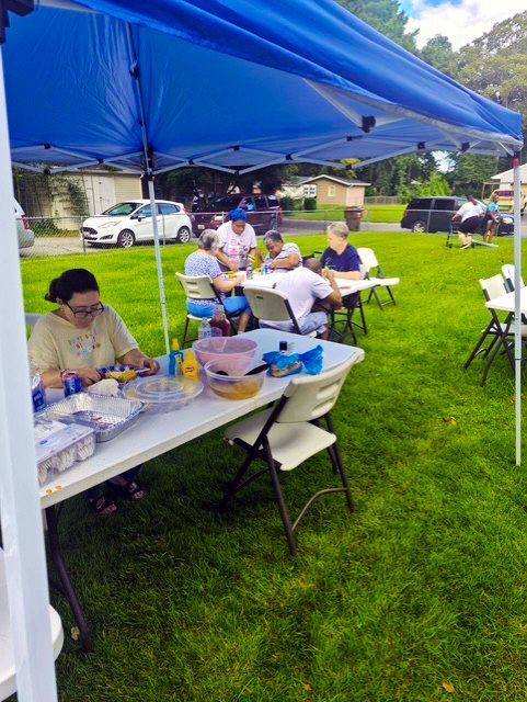 Different homes gathered for Labor Day at Francis Drive 14