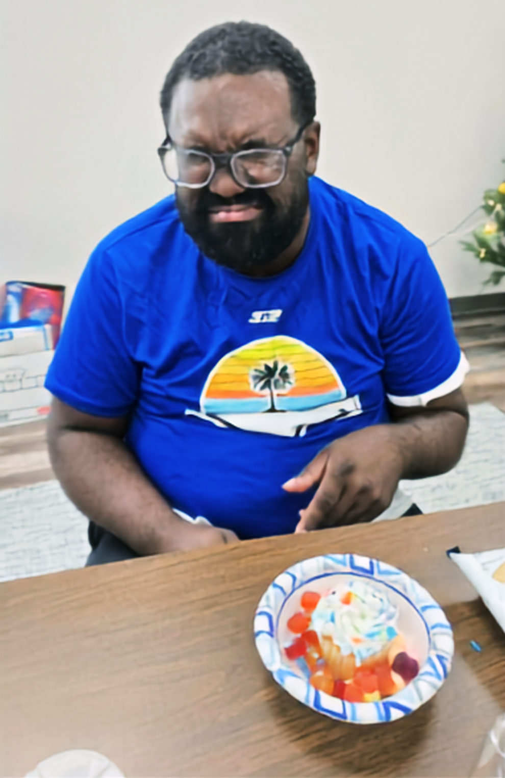 Lionel decorating cupcakes (2026)