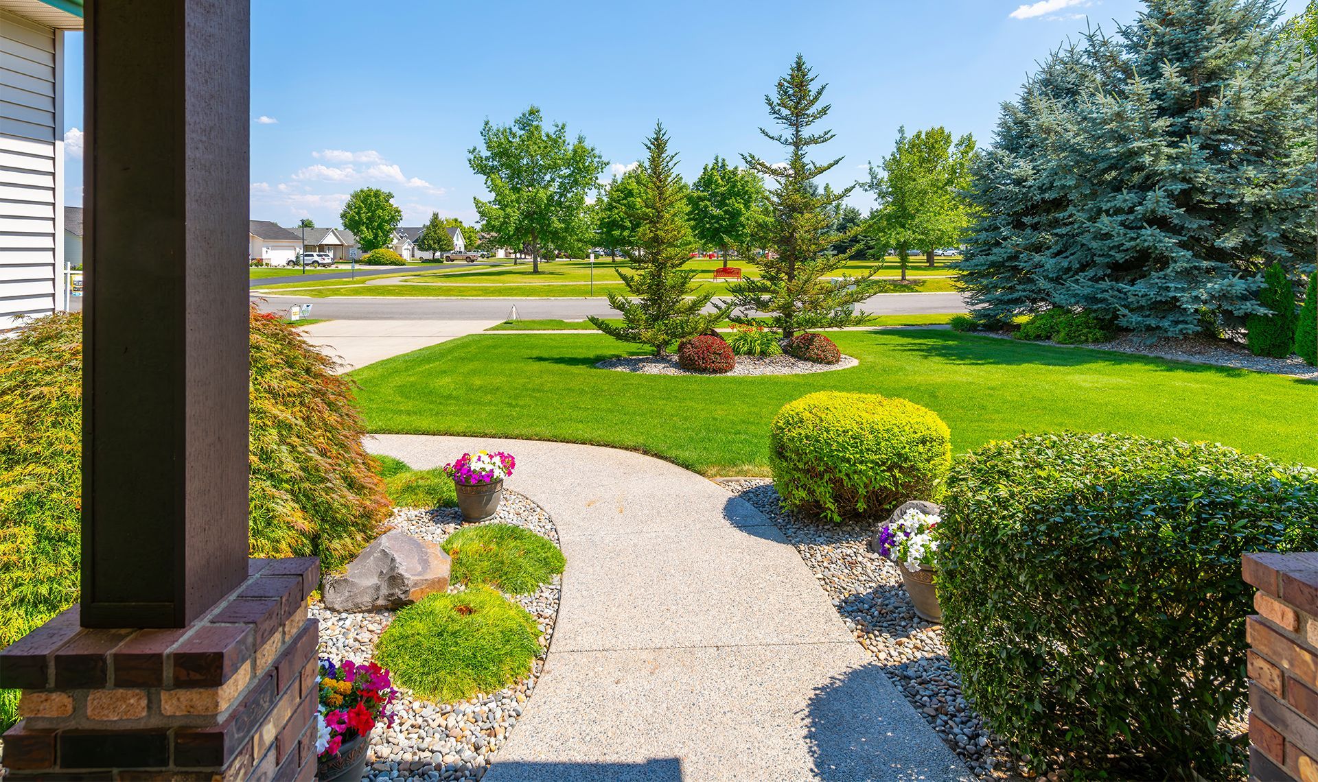 Beautiful House Front Yard