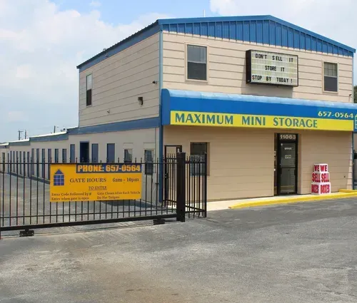 maximum mini storage storefront and gate