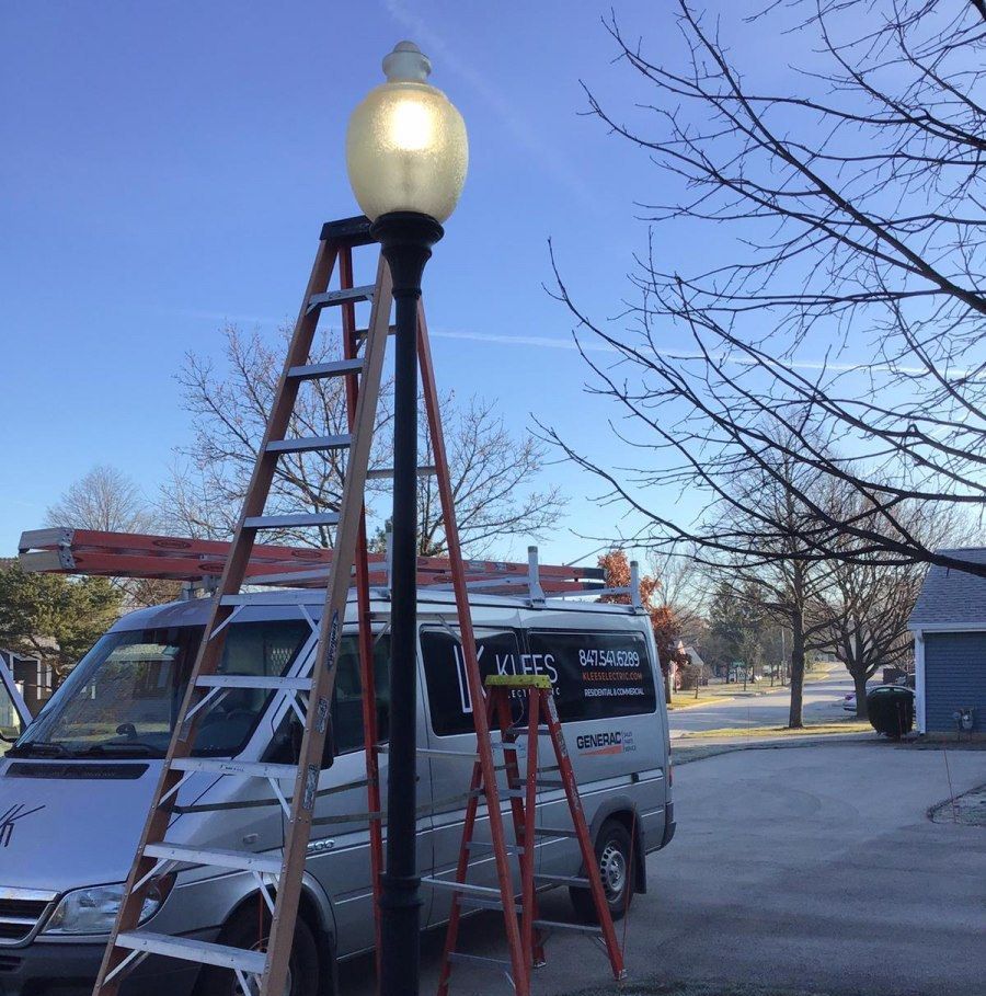 A van with a ladder on top of it that says ' utility ' on it