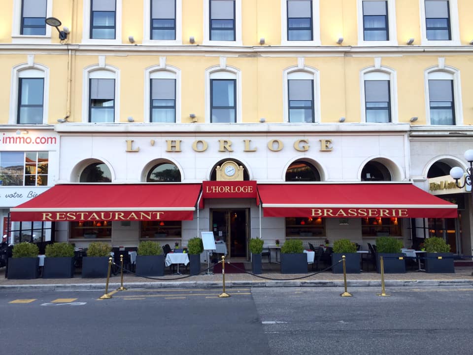 installation de store pour devanture de restaurant