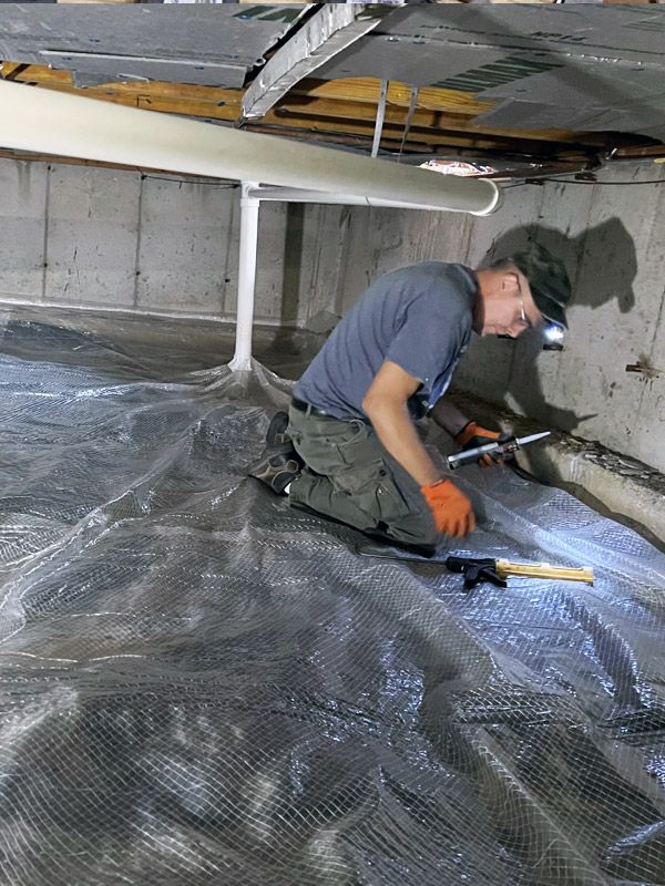 technician working on crawlspace encasulation