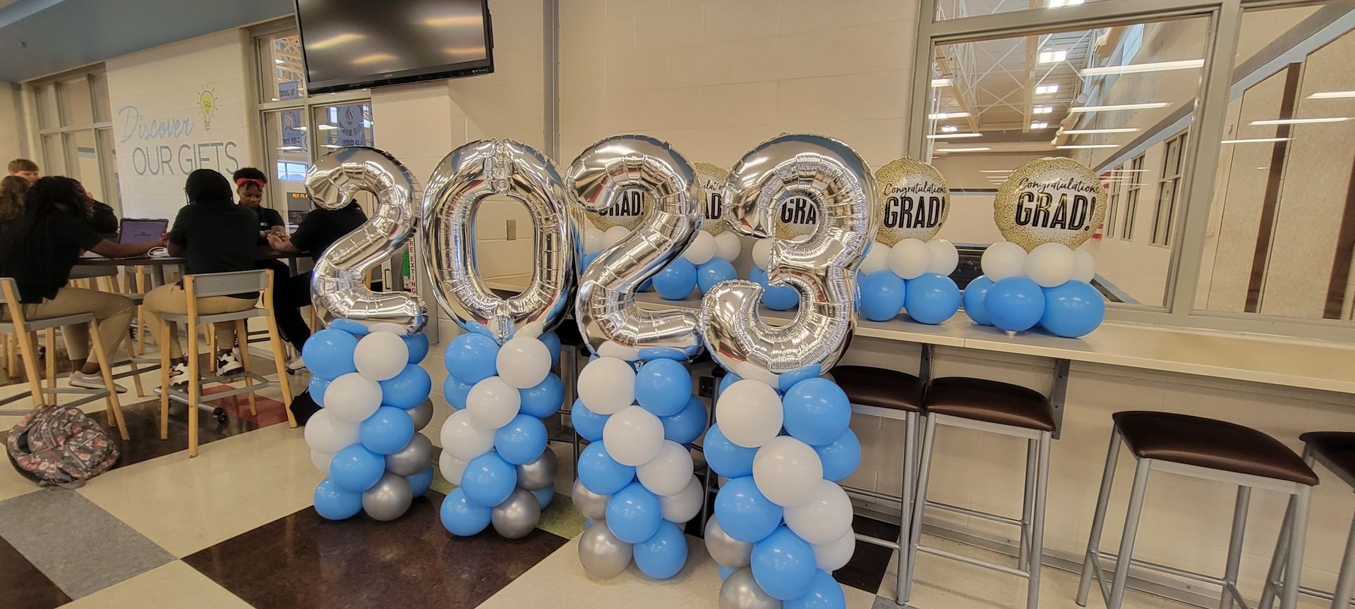 A bunch of balloons are sitting on top of each other in a room.