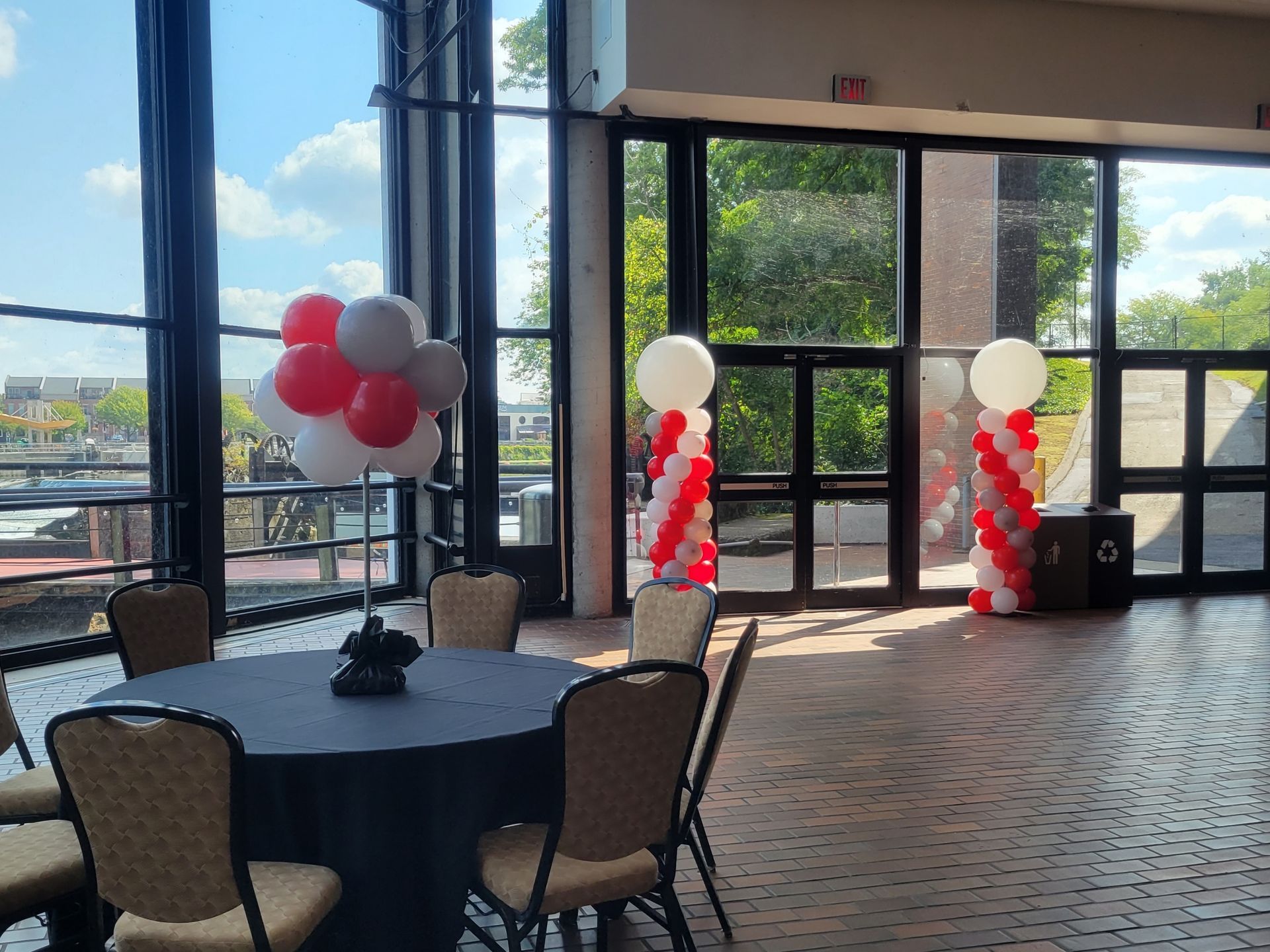 A room with a table and chairs and balloon columns