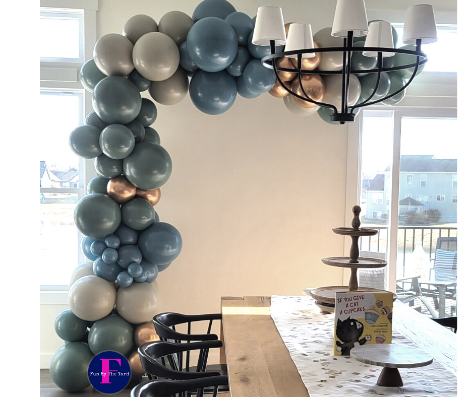 An organic balloon demi arch in blues and gold