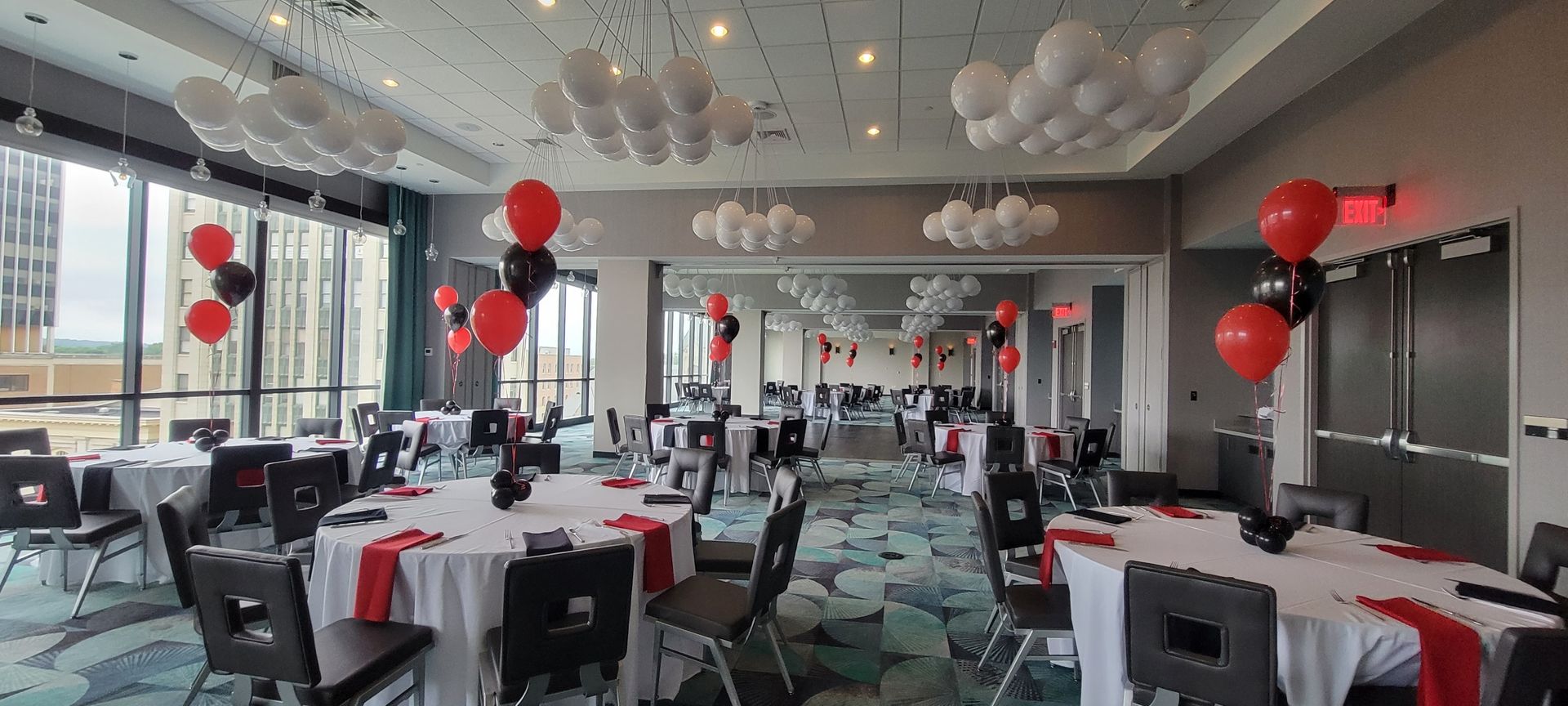 helium balloon bouquet centerpieces at the Aloft hotel from fbty