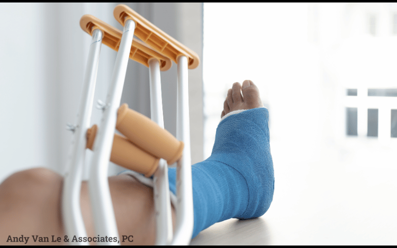 man with injured leg
