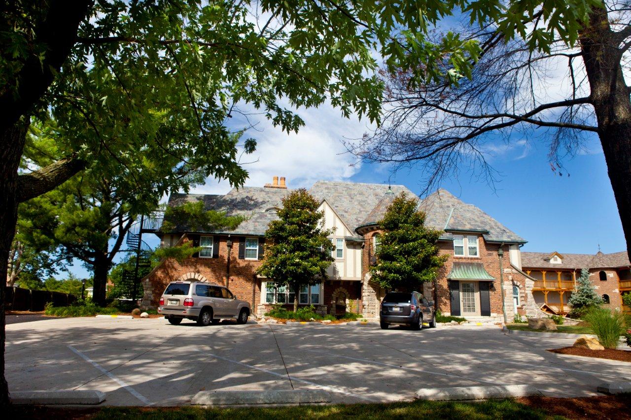 The Manor House, One of Columbia, MO's Most Stunning Apartment Complexes