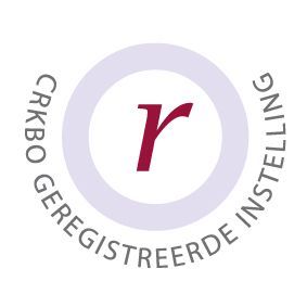 Het CRKBO-logo van de geregistreerde instelling: een bordeauxrode