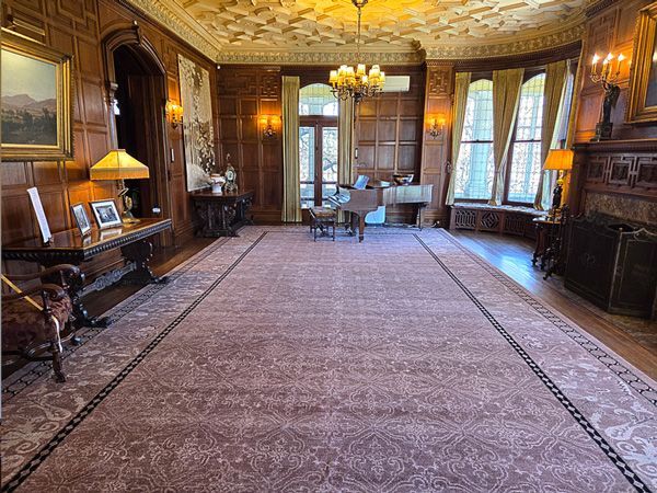 The living room carpet was well worn after hosting thousands of national and international visitors; the ceiling plaster 
work needed repair, and the wooden paneling needed repairs and waxing.